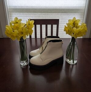 Women's Seven Zoe White Ankle Platform Boots SZ 9 NEW!
